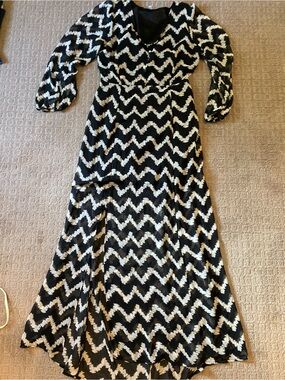 GB long black and white dress open back